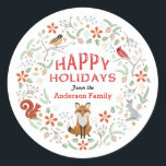 Adesivo Redondo Woodland Wreath Christmas Sticker<br><div class="desc">Animais de floresta encantadores (esquilo, coelho de neve, cardeal, pássaro de papagaio e raposa vermelha) com flocos de neve, flores, pinecones e sacola. Ilustração original por pj_design. Por favor, procure na minha loja mais assim. Excelente para selo de carta, etiqueta de presente, etiqueta de receita ou qualquer decoração de feriado....</div>