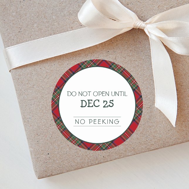 Adesivo Redondo Xadrez Vermelha de Natal Stewart Tartan (Rustic Plaid Do Not Open Stewart Tartan Classic Round Sticker)
