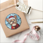 Adesivo Redondo Yorkshire Terrier StainGlass Christmas<br><div class="desc">Elevem o vosso decoro de férias com este belo Enfeites de natal de vidro manchado. Feito com meticulosa atenção aos detalhes, essa obra-prima ornamental captura a essência do encanto canino. Suas cores vibrantes e design intrincada evocam um senso de calor e alegria, acrescentando um toque de elegância à sua árvore....</div>
