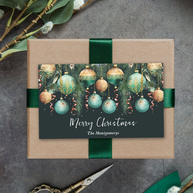 Adesivo Retangular Árvore de Natal com Bolas Douradas (Gold and green tree ornaments Merry Christmas rectangle stickers 4.5" x 2.7")