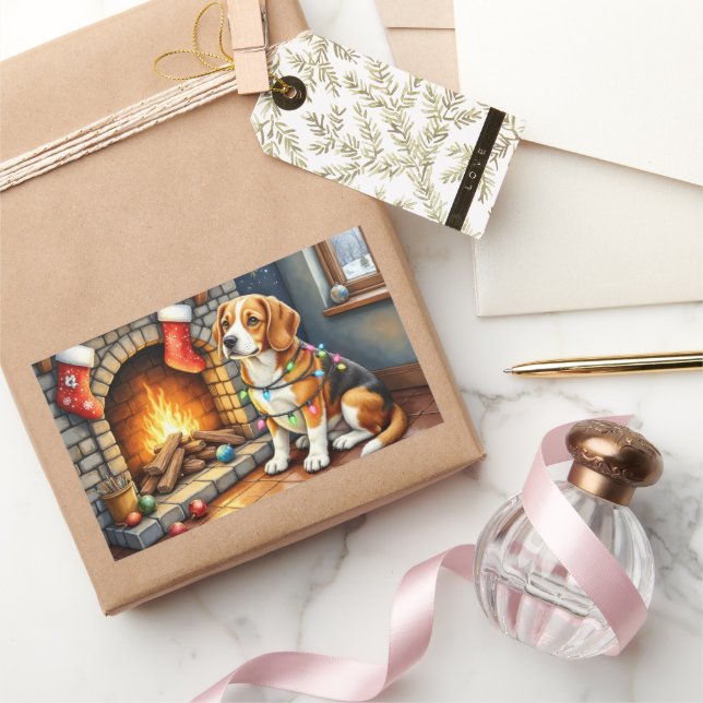 Adesivo Retangular Beagle Sitting by Fireplace with Christmas Lights (Presentear)