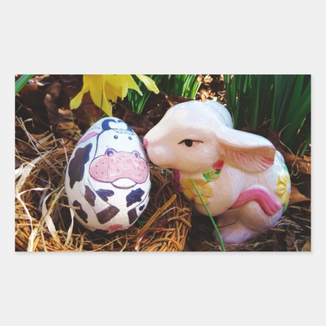 Adesivo Retangular Coelhinho da Páscoa beijando ovo de vaca (Frente)