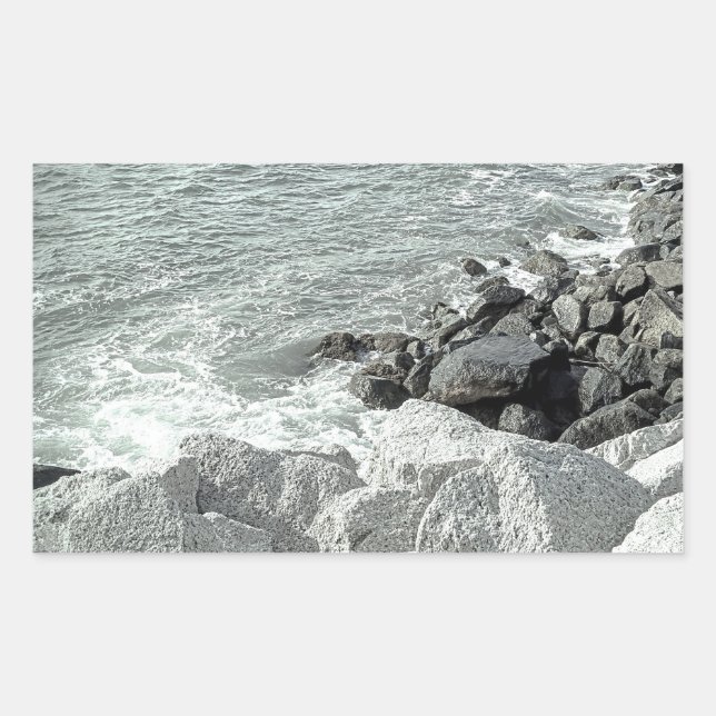 Adesivo Retangular Foto em preto e branco de uma costa de oceano Rock (Frente)