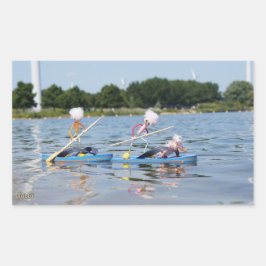 Adesivo Retangular Fubby's die een wedstrijdje Peddelboard doen.