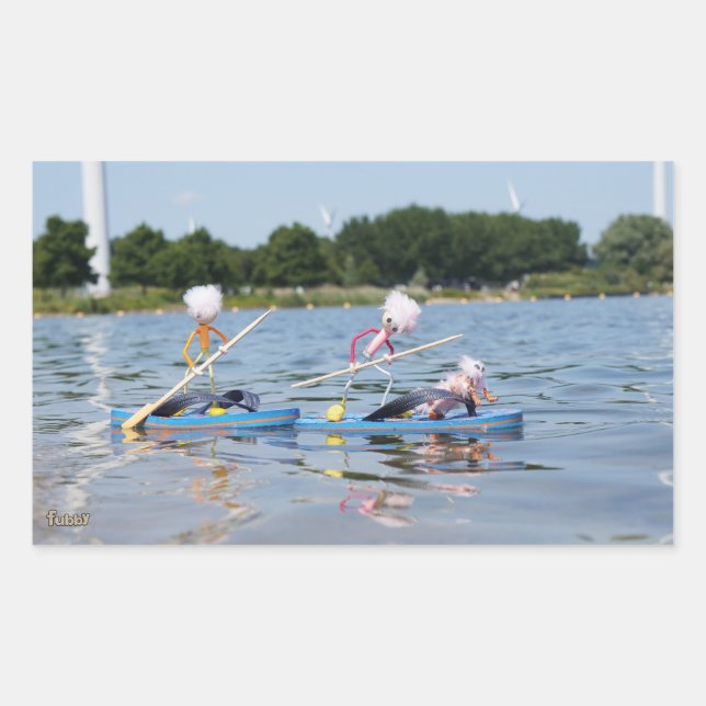 Adesivo Retangular Fubby's die een wedstrijdje Peddelboard doen. (Frente)