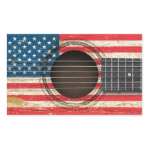 Guitarra acústica velha com bandeira americana