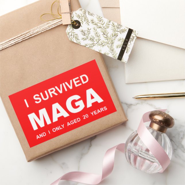 Adesivo Retangular I Survived MAGA  (Presentear)