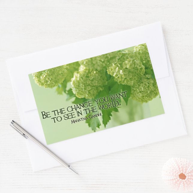 Adesivo Retangular Mahatma Gandhi, citação inspiracional "Seja a muda (Envelope)