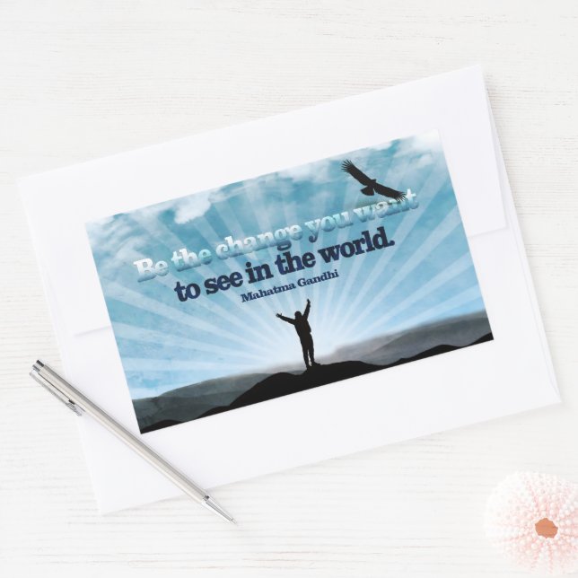 Adesivo Retangular Mahatma Gandhi, citação inspiracional "Seja a muda (Envelope)