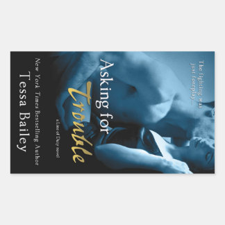 Adesivo Retangular Pedindo problemas por Tessa Bailey