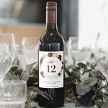 Adesivo Rótulo de Vinho da Mesa de Casamento de Rua Floral<br><div class="desc">Estes belos vinilos são desenhados como rótulos de garrafas de vinho que dobram como números de mesa para a sua recepção de casamento. Eles apresentam uma adorável design de aquarela pintada com uma coroa de rosas borrifadas, vermelhas e pinceladas com verde de jardim e um arco de cetim branco. Há...</div>