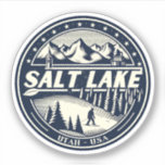 Adesivo Salt Lake City Ski Resorta presentes de esqui de U<br><div class="desc">"Montanha Snowy", "Vintage de Ski resort", "Esqui alpino Salt Lake City", "Snowboard Utah", "Atividades externas", "Pequeno Canyon de Algodão", "Jardim Vermelho de Butte", "Resort de Snowball", "Resort de Brighton", "Área de Alta Esqui".</div>