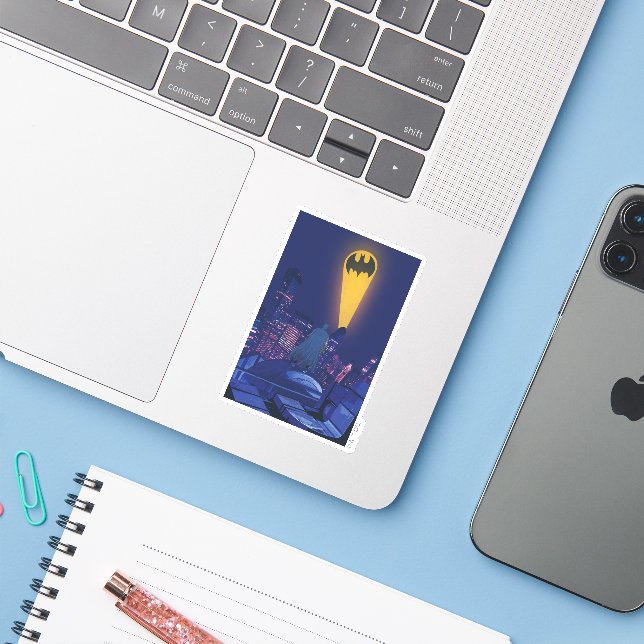 Adesivo Sinal de Morcego Sobre Gotham (Notebook com iPhone)