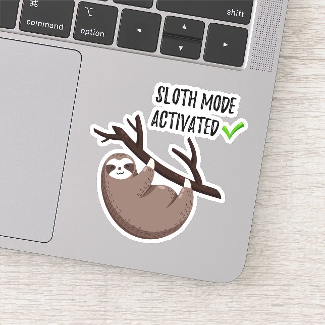 Adesivo Sloth Says | Modo Leve Ativado (Detalhe)