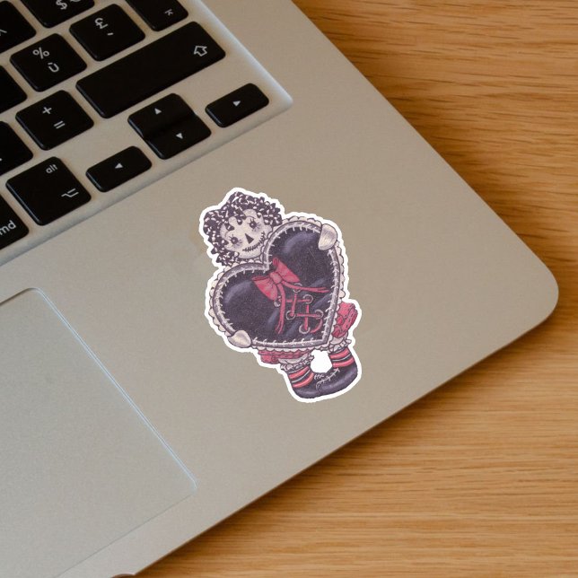 Adesivo Spooky Rag Doll Yarn Hair Big Black Heart Red Bow (Spooky rag doll pale face black yarn look hair with black heart red bow on vinyl sticker.)