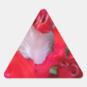 Adesivo Triangular Beleza Delicada: Flor Vermelha com Pena Branca