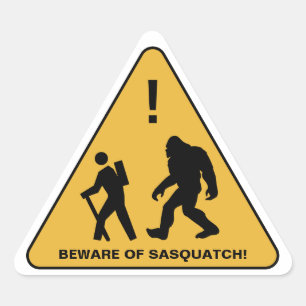 Adesivo Triangular Beware de Sasquatch!  Personalizado