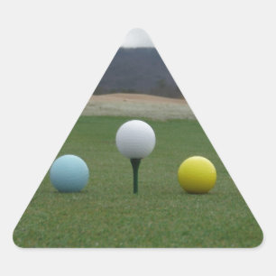 Adesivo Triangular Bolas de Golfe de cor brilhante em uma montanha