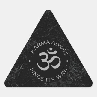Adesivo Triangular Design de Karma Om espiritual - Coleção de Mentidã