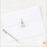 Adesivo Triangular Feriado de Árvore de Natal de Prata Moderna<br><div class="desc">Árvore moderna de Natal de bola prateada, estrelas e as palavras Feliz Natal em letra chica, use estes bonitos autocolantes personalizados para doação de presentes, selos de envelopes, favoritos para festas ou qualquer ocasião de Natal.</div>