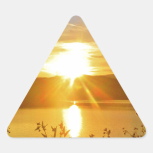 Adesivo Triangular Sunset no lago de montanha
