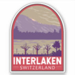 Adesivo Vintage de Viagem de Suiça de de Interlaken<br><div class="desc">Design de viagem de vetor retrorreflector intercalado. Interlaken é uma cidade de resort tradicional na montanha Bernese Oberland,  região da Suiça central.</div>