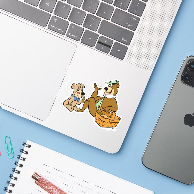 Adesivo Yogi Bear e Boo Picnic Snack (Notebook com iPhone)