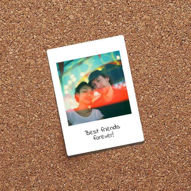 Adesivos no Estilo de Fotos Instantâneas Retrô (Retro instant photo save the date card featuring a couple’s picture and style handwritten text)