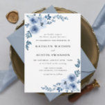 adorável convite de casamento floral azul empoeira<br><div class="desc">design de casamento empoeirado com flores de aquarela. As cores e o texto podem ser personalizados.</div>