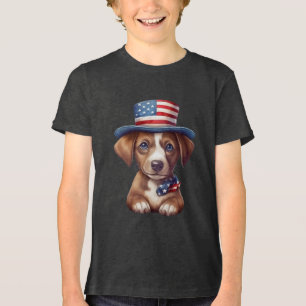 Adorável Puppy Patriótico no Chapéu Americano