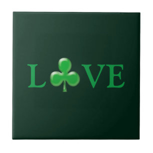 Adoro Ruas de Shamrock do Clover Verde escuro. Dia