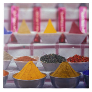 AF, Egito, Assuã, Especiarias coloridas no mercado