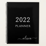 Agenda 2022 Black White Girly Script Monograma Nome Moder<br><div class="desc">Monograma branco e preto 2022 Adicionar seu próprio nome de script 2022 Planejador de evento de casamento de calendário. Isto faz o doce e perfeito aniversário de 16 anos, casamento, chá de panela, aniversário, chá de fraldas ou festa de solteira presente para alguém que ama luxo de luxo e estilos...</div>