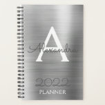 Agenda 2022 Monograma Metálico Prateado Moderno<br><div class="desc">2022 Planejador de Caderno Espiral de Monograma Metálico Prateado com Nome e Inicial. Isso torna o presente perfeito para aniversário de 16 anos,  casamento,  chá de noiva,  aniversário de casamento,  chá de bebê ou despedida de solteira para alguém que ama luxo glamoroso e estilos chiques.</div>