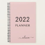 Agenda 2022 Rosa Bege Feminino Script Monograma Nome Mode<br><div class="desc">2022 Rosa Bege Monograma Adicione Seu Próprio Nome em Script Calendário 2022 Planner de Eventos de Casamento. Isso torna o presente perfeito para 16 anos,  casamento,  chá de noiva,  aniversário de casamento,  chá de bebê ou despedida de solteira para alguém que ama luxo e estilos chiques e glamorosos.</div>