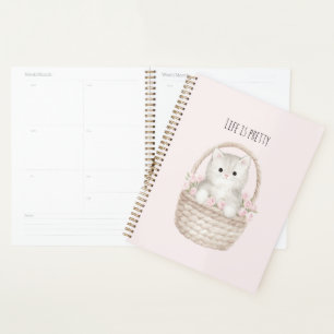 Agenda A vida é Pretty Kitty em um cesto de rosas cor de