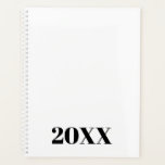 Agenda Ano personalizado da tipografia moderna branca-esb<br><div class="desc">Planeador elegante simples e personalizado de tipografia moderna,  preto e branco,  minimalista. Texto serif preto personalizado,  fundo branco sólido plano. Você pode personalizá-lo com seu nome,  iniciais,  monograma,  ano,  etc ou simplesmente apagar o texto,  e deixar a cor branca clara e sólida.</div>