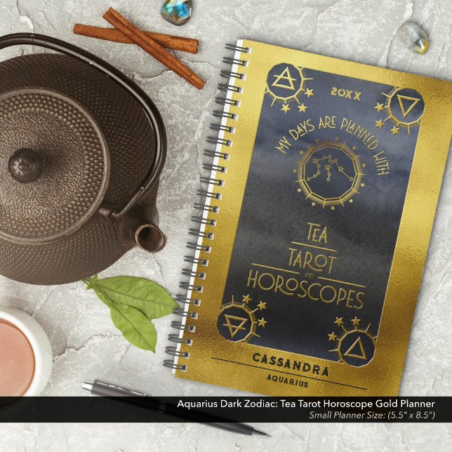 Agenda Aquarius Dark Zodiac: Tea Tarot Horoscope Dourado (Aquarius Dark Zodiac: My Days are Planned with Tea, Tarot, and Horoscope Planner in Gold & Black)