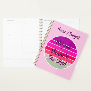 Agenda Bem-vinda ao nome Ela Shed 20xx Retro Sunset