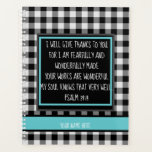 Agenda Bíblia Personalizada Verso Monograma Xadrez Buffal<br><div class="desc">Bíblia personalizada Verse a acima é que eu vou dar obrigados a você porque estou com medo e maravilhosamente feita. Seus trabalhos são maravilhosos. Minha alma sabe disso muito bem.
Salmo 39:14

Pode mudar para o seu</div>