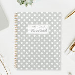 Agenda Bolinhas modernas de sábio<br><div class="desc">Notebook planejado personalizado com bolinhas brancas em cor verde de sábio com nome personalizado.</div>