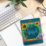 Agenda Bonito diversão flexível e flexível, inspiradora<br><div class="desc">Apresentando o planejador personalizado "abençoado" pela Inspirivity, um belo companheiro que serve como um lembrete diário para abraçar sua palavra escolhida. Este planificador floral, criado com trabalho de arte e letras desenhadas à mão, tem um lugar para o seu nome e ano na frente. As costas estão enfeitadas com bolinhas...</div>
