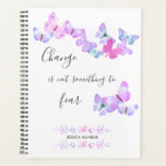 Agenda Bordas de Aquarela Personalizadas<br><div class="desc">Planejador bonito e feminino, personalizado com seu nome e decorado com lindas borboletas de aquarela. A citação positiva diz "mudança não é algo para temer" e é escrita em estilo elegante e manuscrito. Perfeito para a casa, o trabalho ou a escola - o interior não processado para que possa começar...</div>