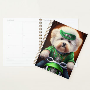 Agenda Cão Bichon Frisé pilotando bicicleta no Dia de São