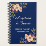 Agenda Casamento Azul Elegante Russo<br><div class="desc">Russo,  elegante,  país,  cor-de-água,  flores cor-de-rosa pinceladas,  planejador de casamento azul-marinho com nomes de casais.</div>