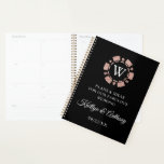 Agenda Casamento de Chip Casino do Monograma Dourado com<br><div class="desc">Prepare-se para o seu grande dia em estilo com este moderno e muito moderno planejador de casamento. O design é fácil de personalizar com seu próprio monograma inicial, nomes e data de casamento e você pode manter todas suas ideias design, informações importantes de casamento e muito mais seguro juntos neste...</div>