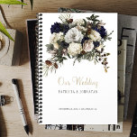 Agenda Casamento elegante com dourado de inverno<br><div class="desc">O livro personalizado de planejamento de casamento da Tendy com marfim branco de inverno e folhagem sazonal,  pinecones e galhos.        Perfeito para organizar seu casamento e guardar as memórias!             Para os itens de casamento coordenados,  consulte a coleção inteira sob a imagem principal.</div>