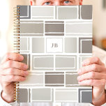 Agenda Cinza Moderna Geométrica Monograma<br><div class="desc">Mantenha-se organizado e seguindo a tendência com este planejador geométrico moderno! Apresentando um design minimalista em tons de cinza, esse planejador é perfeito para quem aprecia linhas limpas e uma estética contemporânea. Personalize-o com seu nome ou iniciais para um toque exclusivo. Com amplo espaço para anotações, compromissos e tarefas pendentes,...</div>