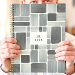 Agenda Cinza Watercolor Geométrico 2025 Monograma<br><div class="desc">Assumir a organização com este planejador moderno e artístico com um padrão geométrico único com retângulos de cor de água de cinza. Personalize com seu monograma para um toque sofisticado. Este planejador é perfeito para acompanhar os compromissos, as tarefas e todas as suas datas importantes ao longo de 2025. Com...</div>