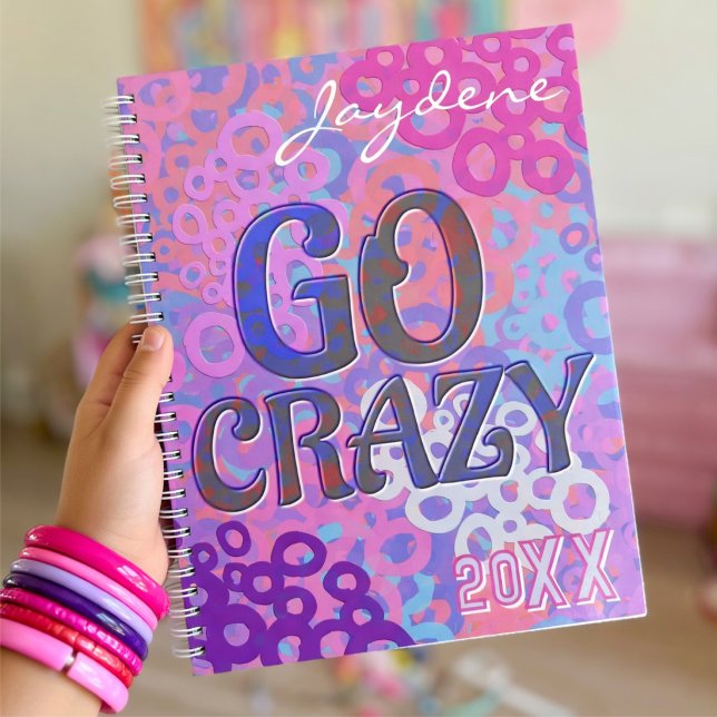 Agenda Círculos Sobrepostos Multicoloridos Com Texto (Colorful circles in pink, purple and blue. This planner is fun and cute. Great gift for her.)